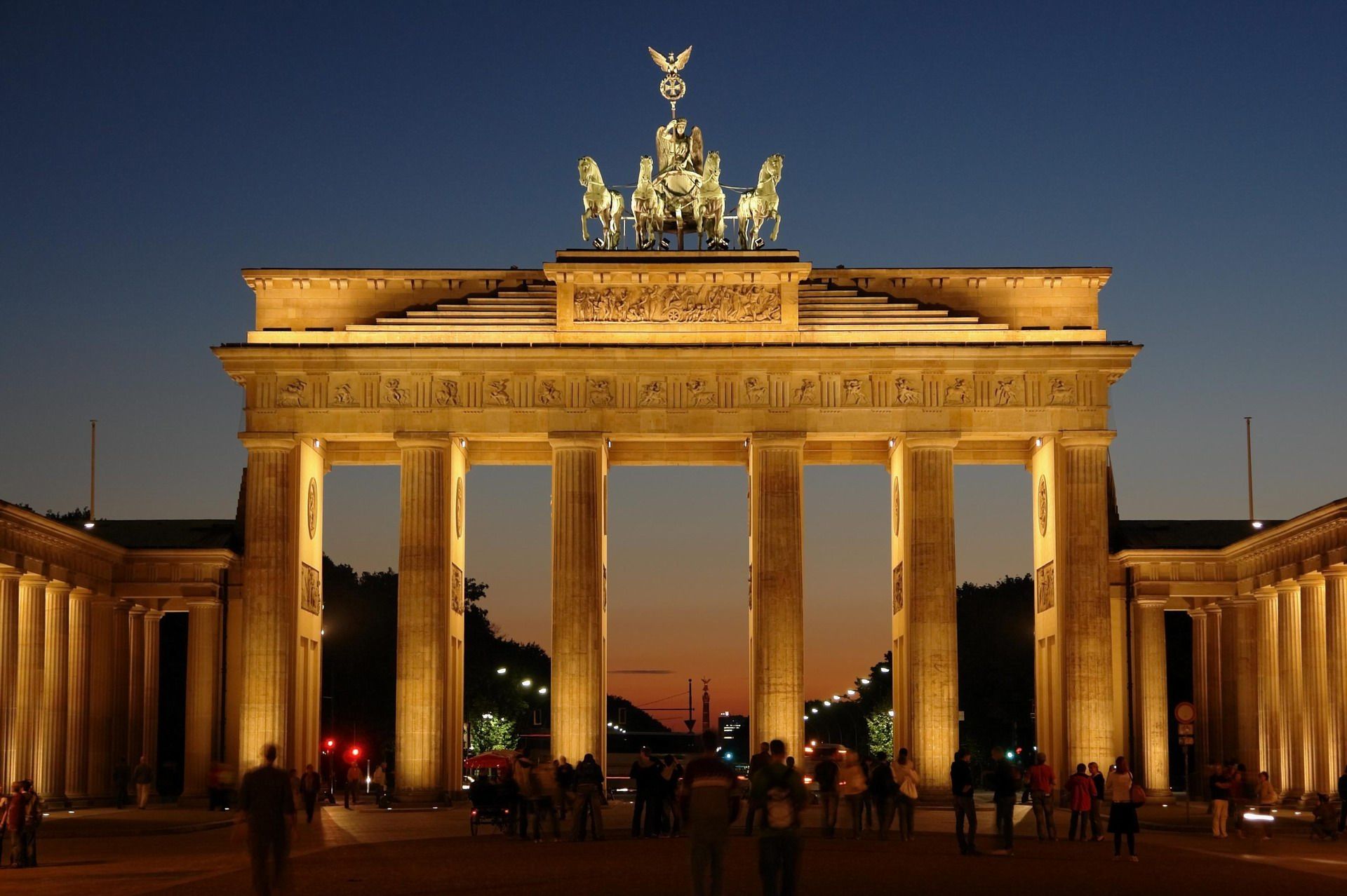 puerta de Brandenburg, 10 lugares más bonitos del mundo para visitar de noche