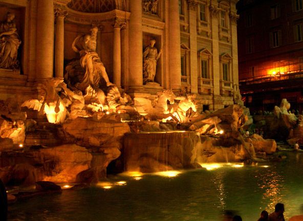 Fontana de trevi, 10 lugares más bonitos del mundo para visitar de noche